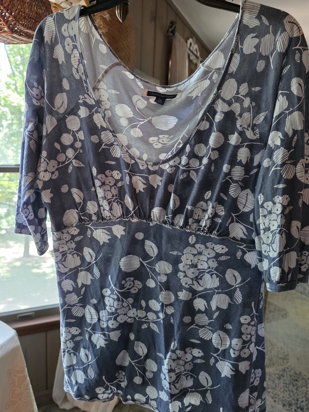 American Eagle Outfitters Navy Blue and White Floral Scoop Neck Top